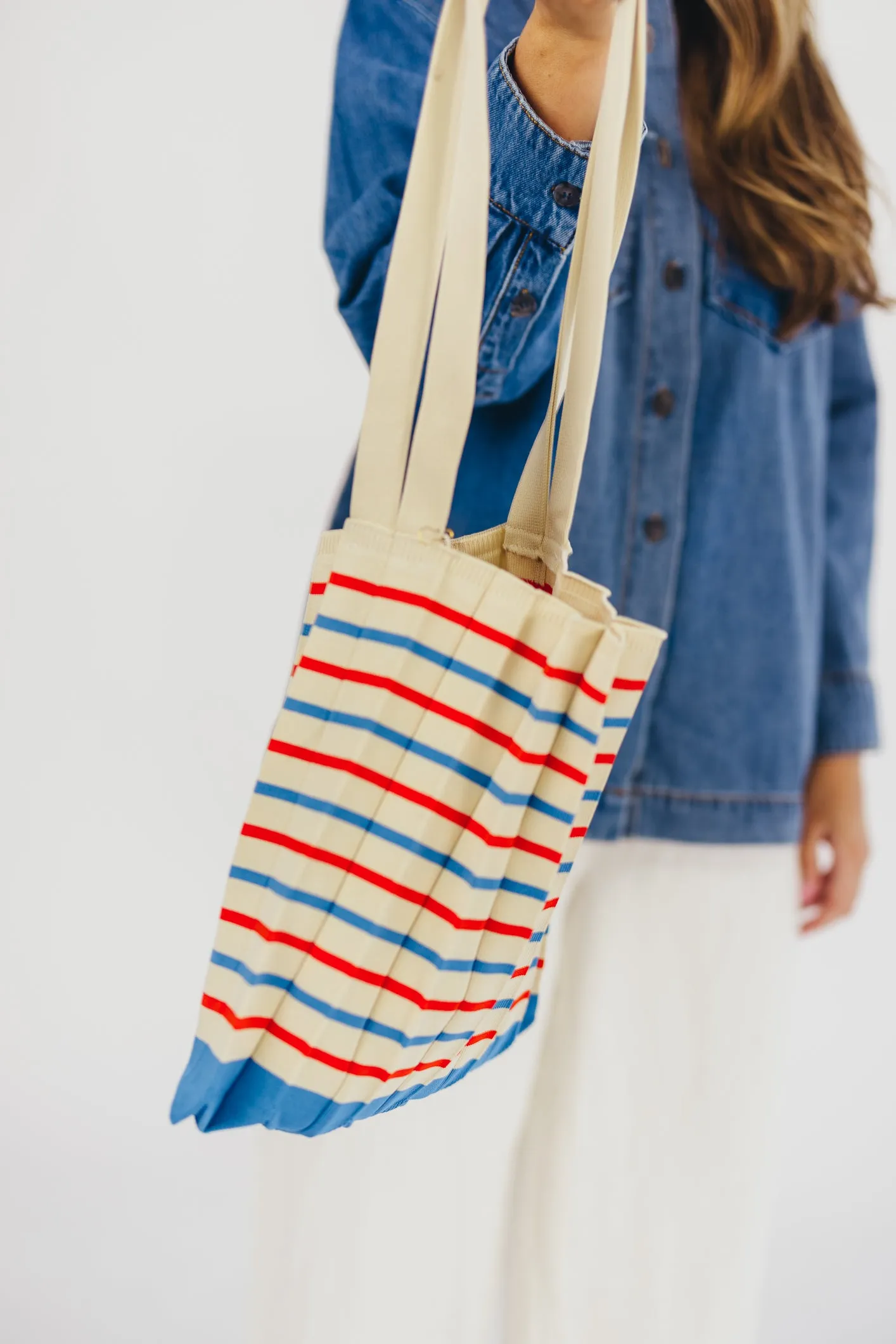 Accordion Knit Tote Bag in Red & Blue