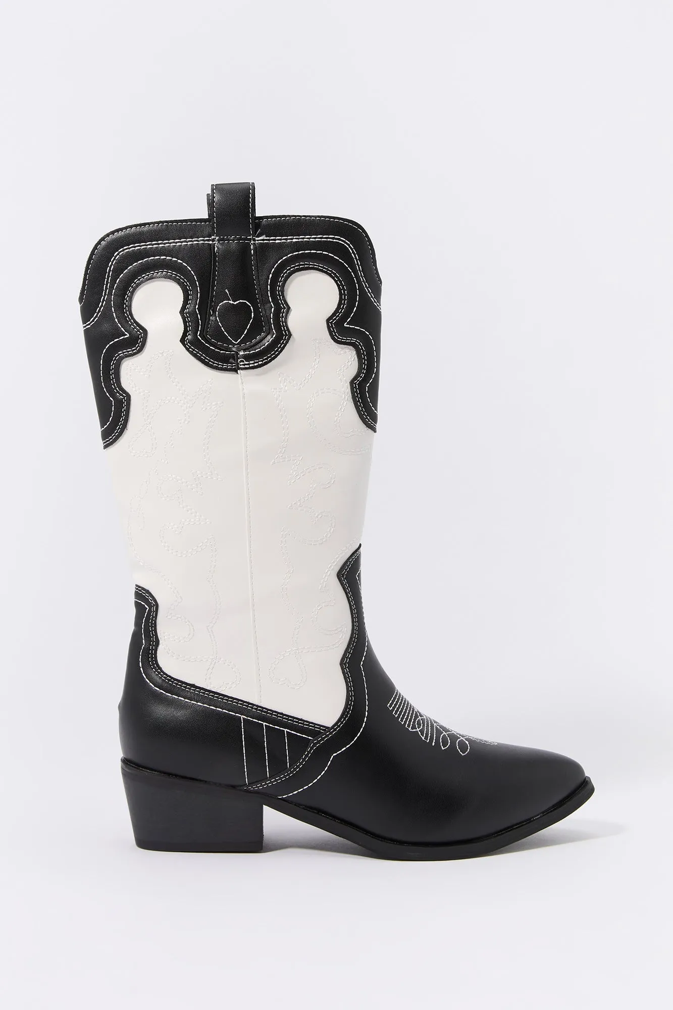 Bottes de cowboy noires et blanches