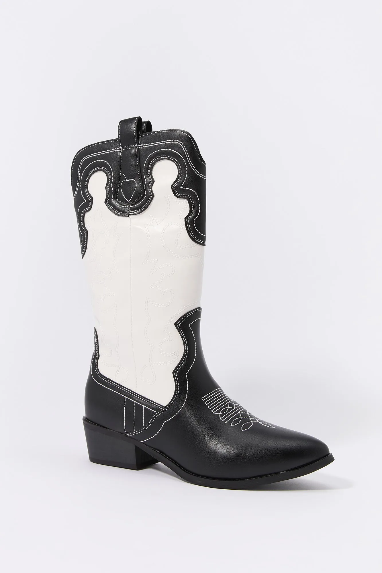 Bottes de cowboy noires et blanches