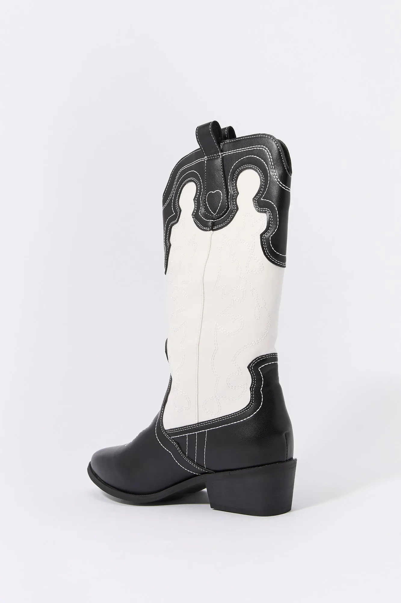 Bottes de cowboy noires et blanches