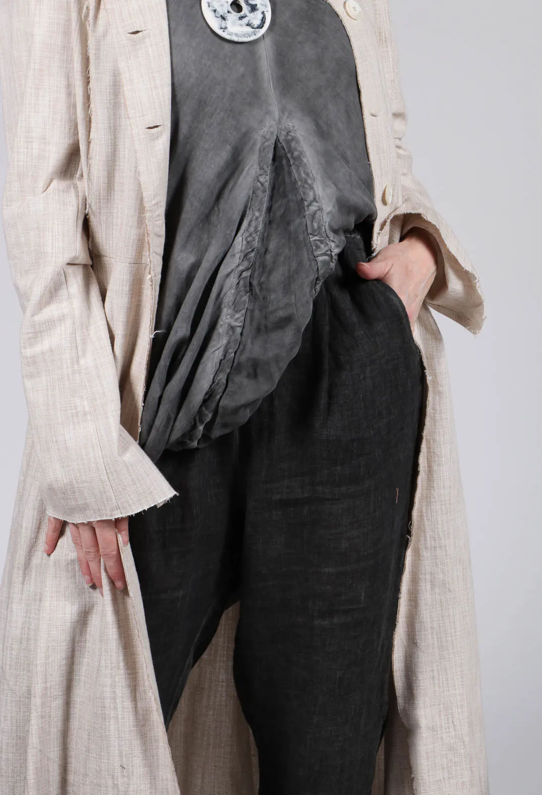 Linen Peg Trousers in Nero Grey