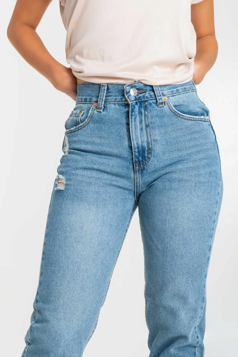 Pantalón cintura alta mom fit de denim