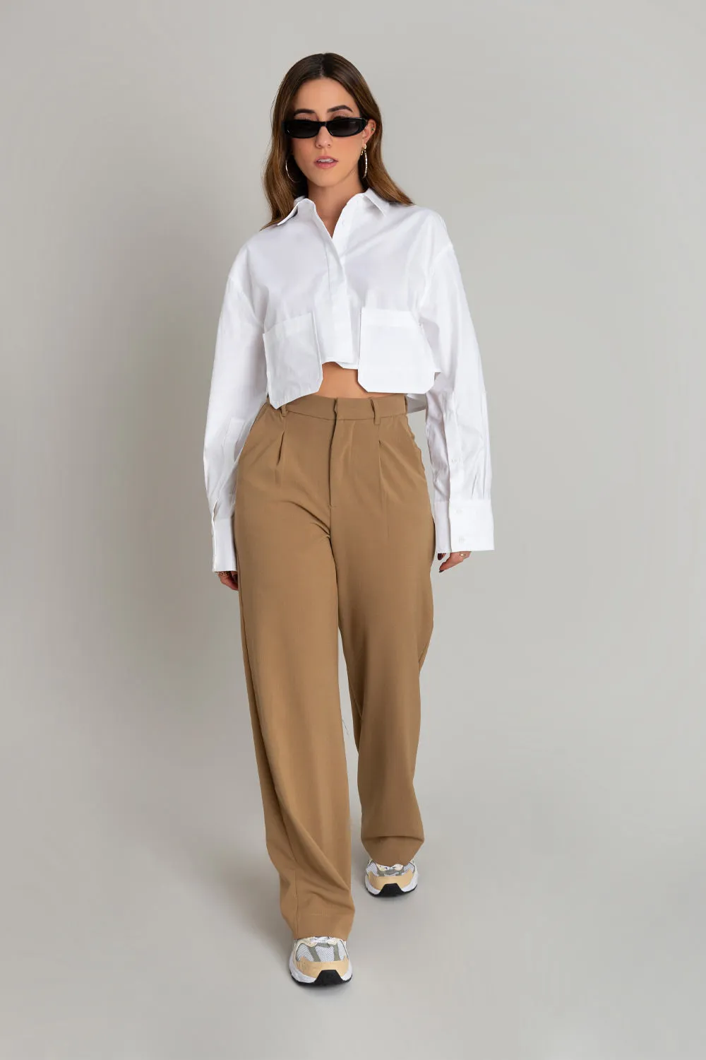 Pantalón fit wide leg cintura alta con pinzas