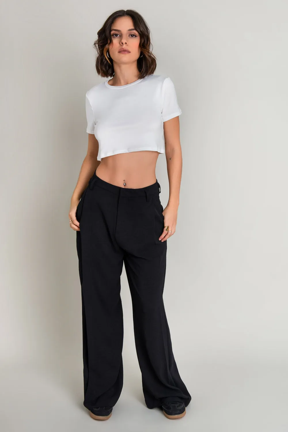 Pantalón fluido de cintura media fit wide leg